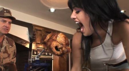 Красивейшая девочка оттрахана за жратву